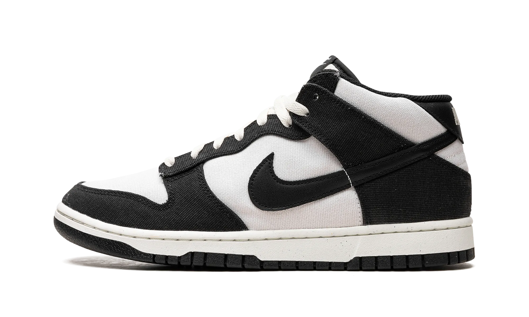 Dunk Mid "Black / White" Stylish Step Skate Vibe Ready