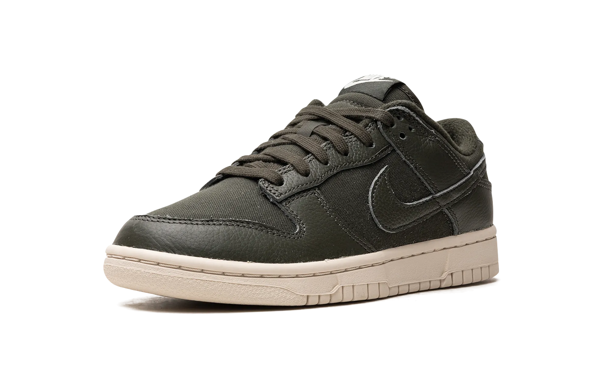 Dunk Low PRM "Sequoia" Outdoor Day Balance Control