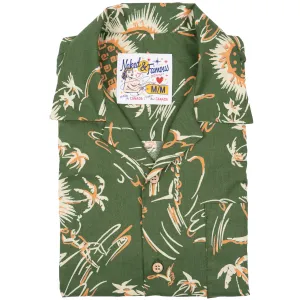Versatile Outfit Fashion Essential Aloha Shirt  -  Waikiki  Waves  -  Green