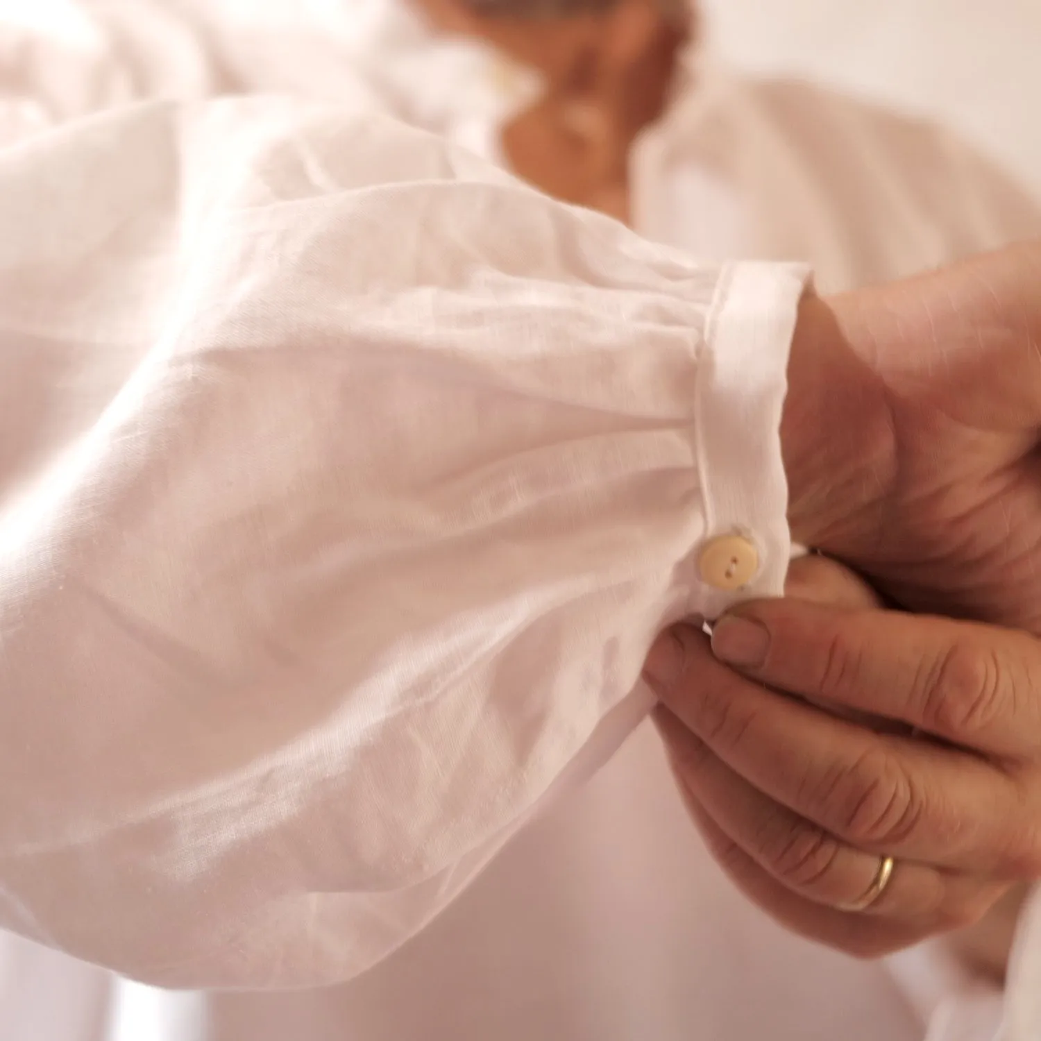 Banded Collar Shirt in Linen Bold Hue Trendy Comfort