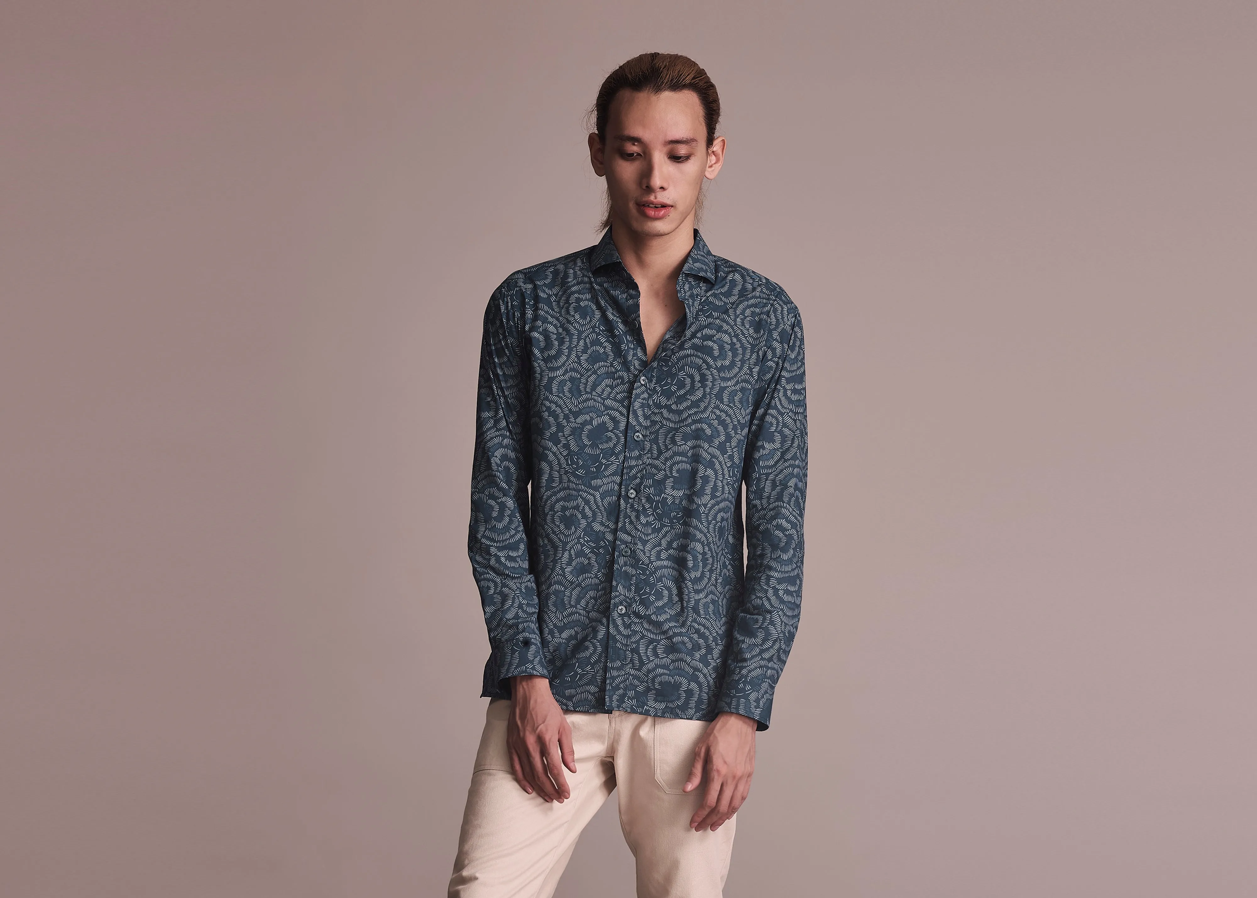 Roll-Up Sleeve Weekend Outing BANYAN - PEONY KOI BLUE