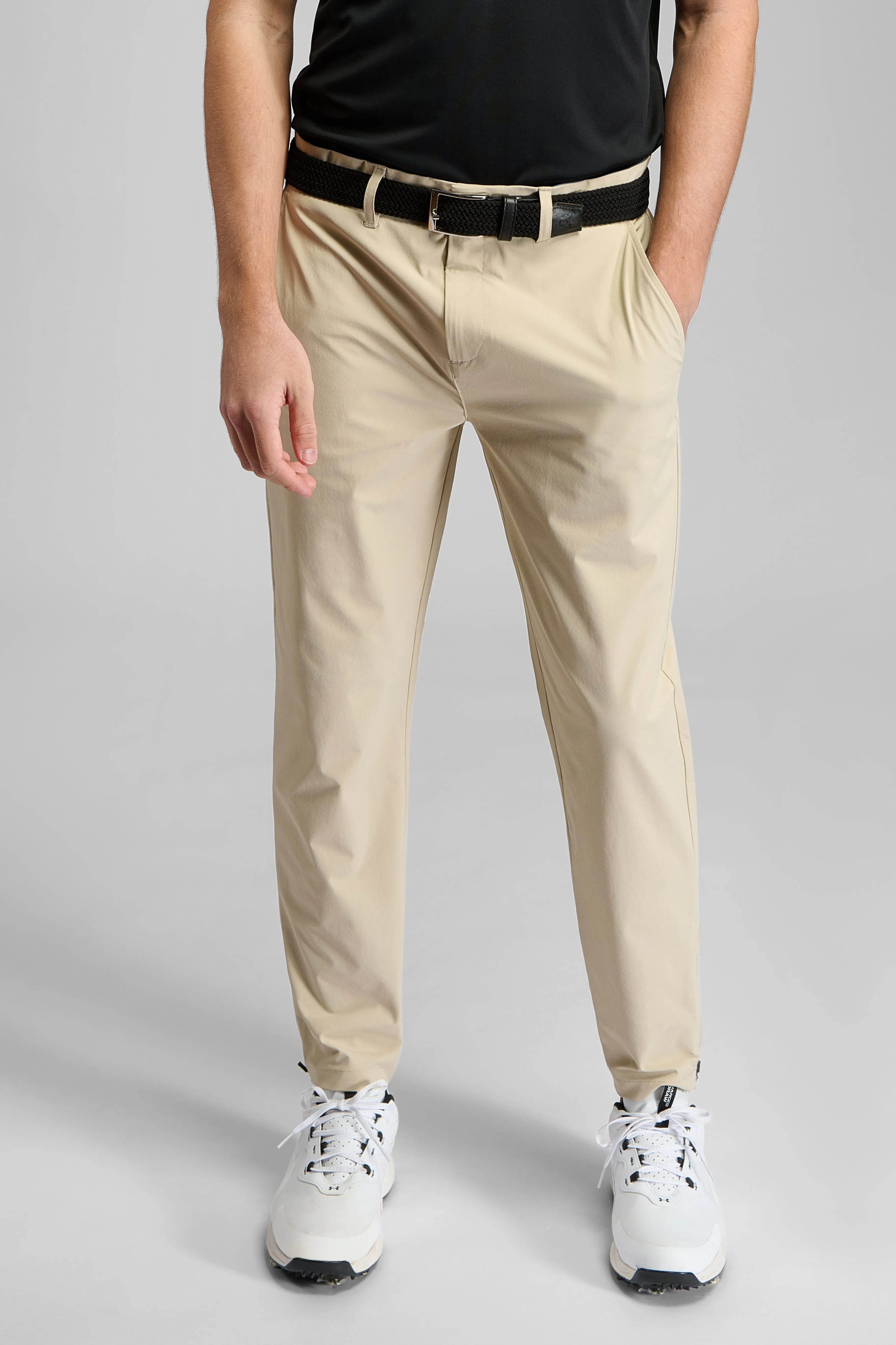 Cropped Dynamic Stretch Golf Trousers  ?C Cappuccino Mid Rise Smooth Fit Lining