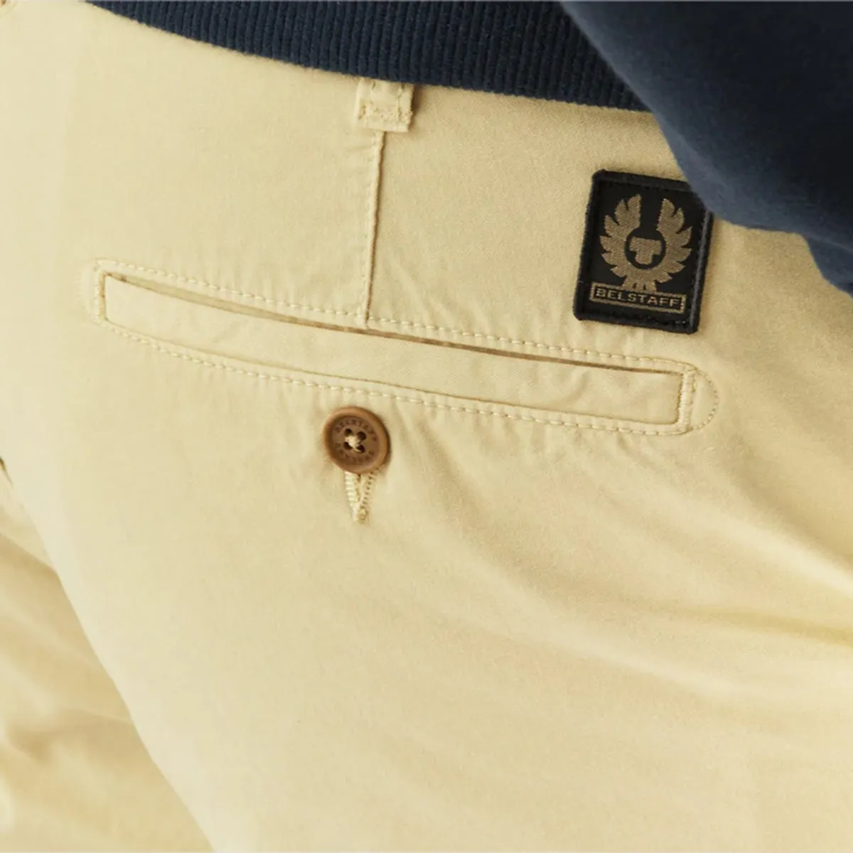 Tagless Design Relaxed Vibe Belstaff - Officer Shorts in Sunbleached Khaki