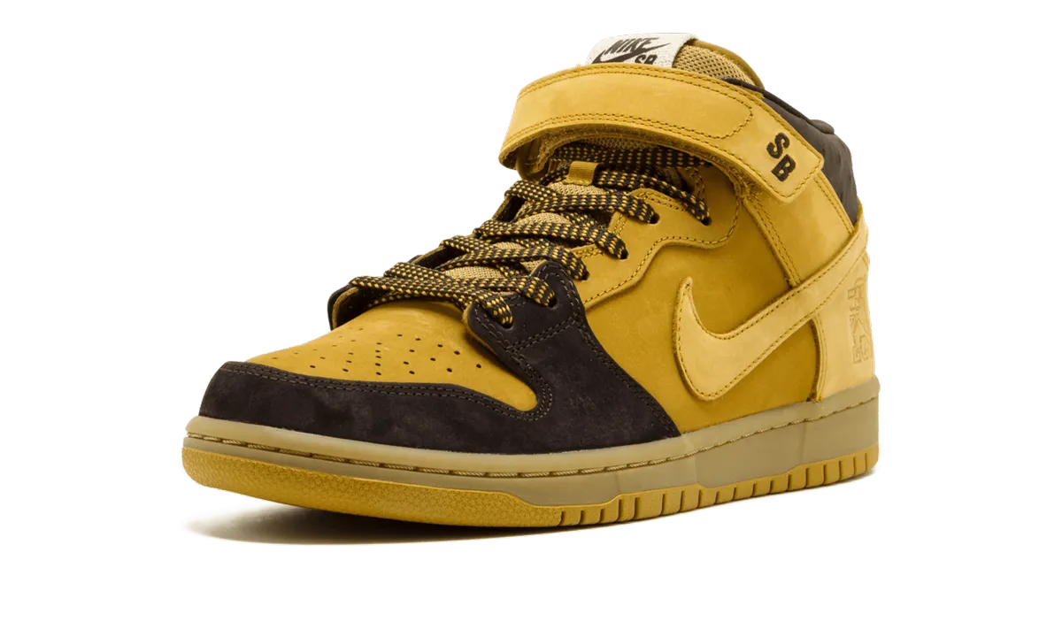 Skater Life Smooth glide SB Dunk Mid Pro "Lewis Marnell"