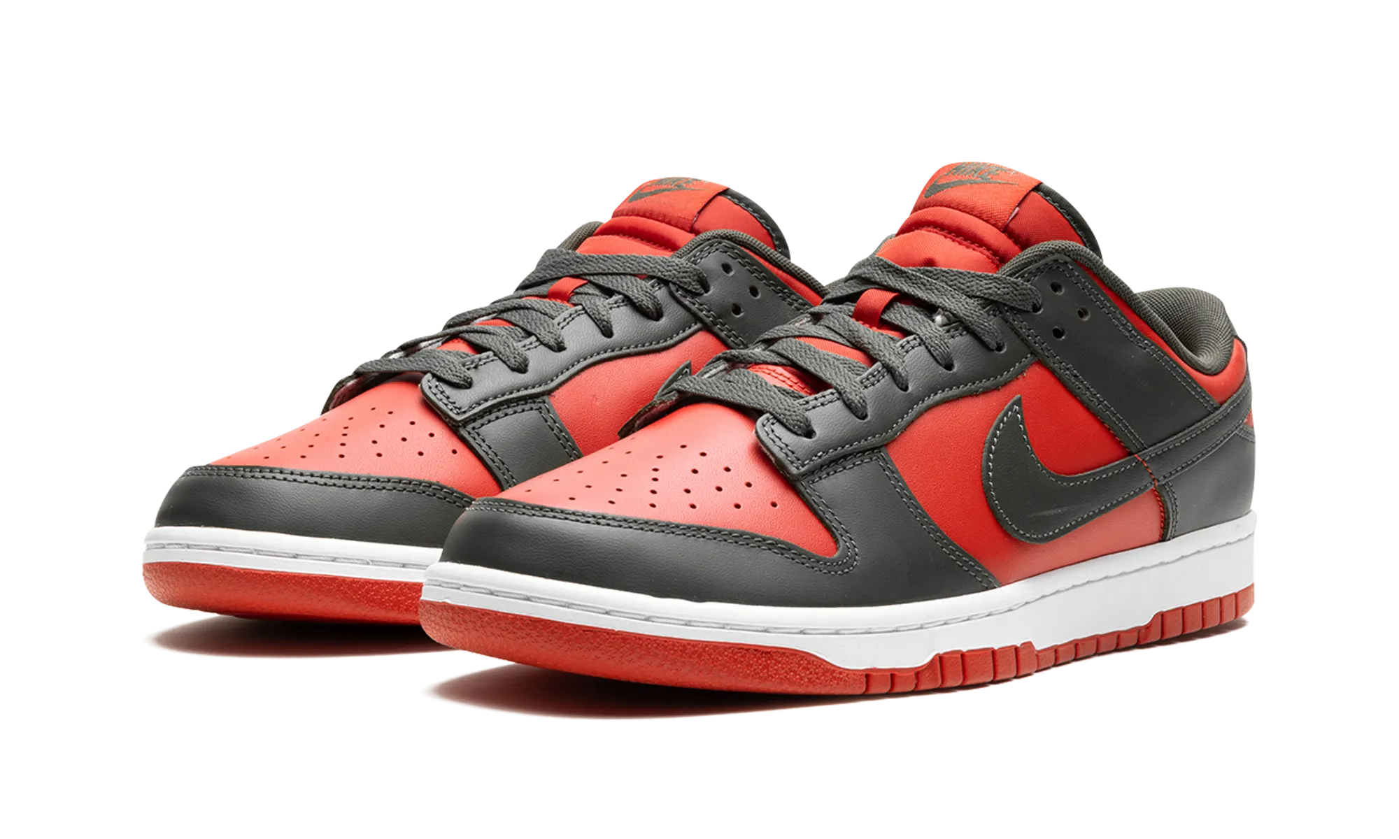 Dunk Low "Mystic Red" Skate Fit Rugged Design