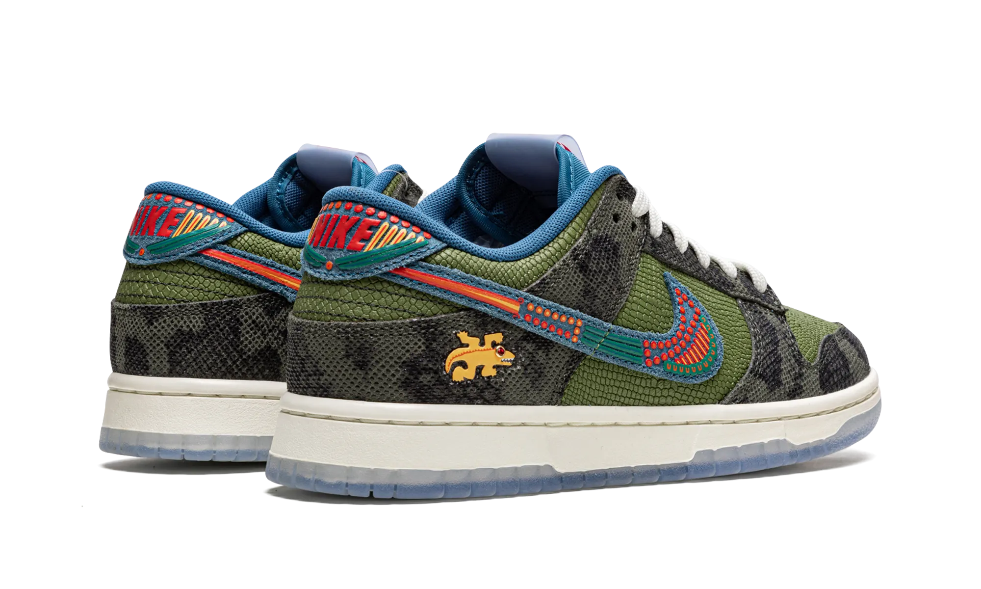 Dunk Low "SiEMPRE Familia" Grip Surface