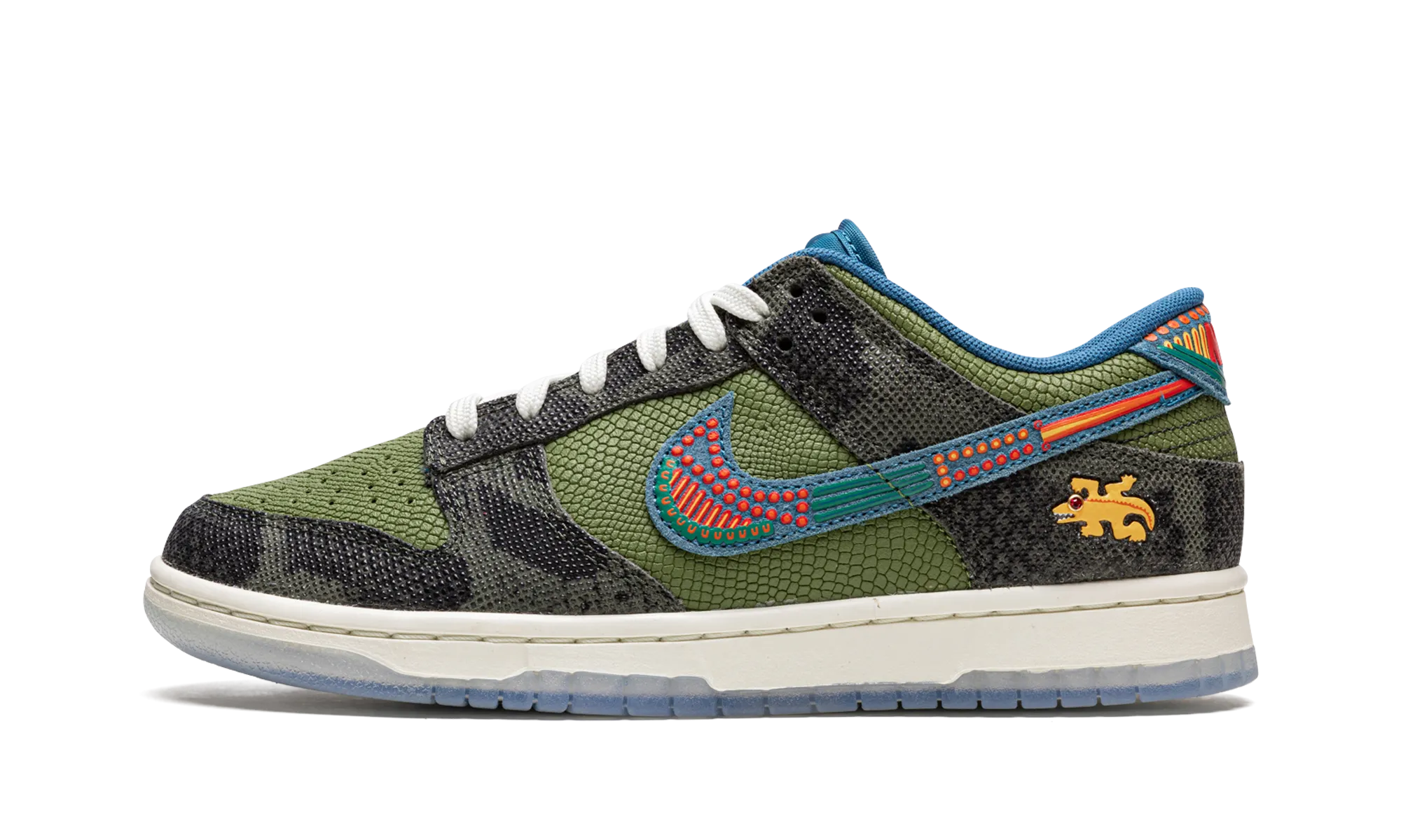 Dunk Low "SiEMPRE Familia" Sleek Comfort