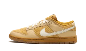 Weekend Energy On The Go Fit Dunk Low "Waffle"