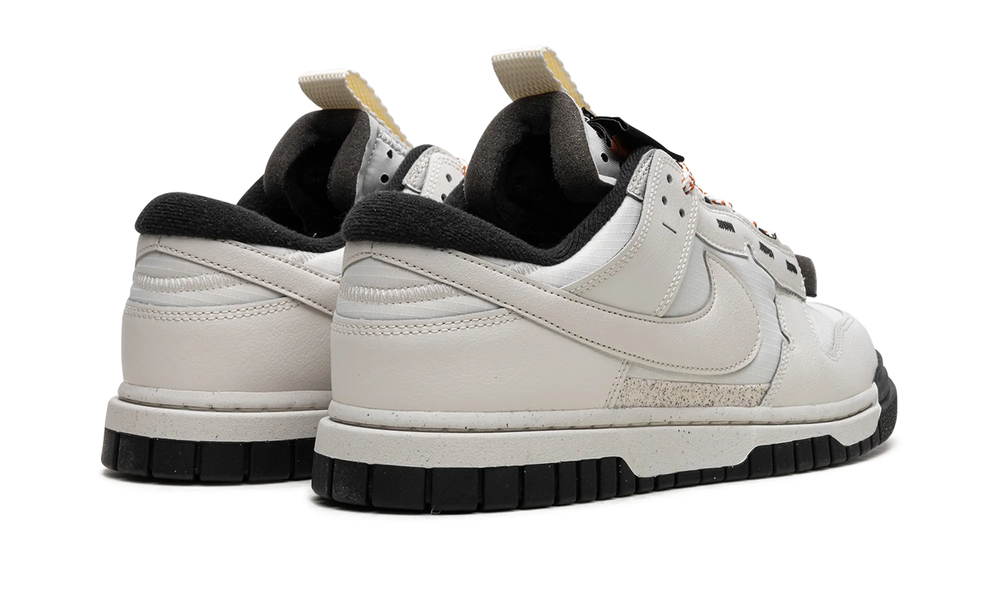 Dunk Low Remastered "Sail / Black" Flat Movement