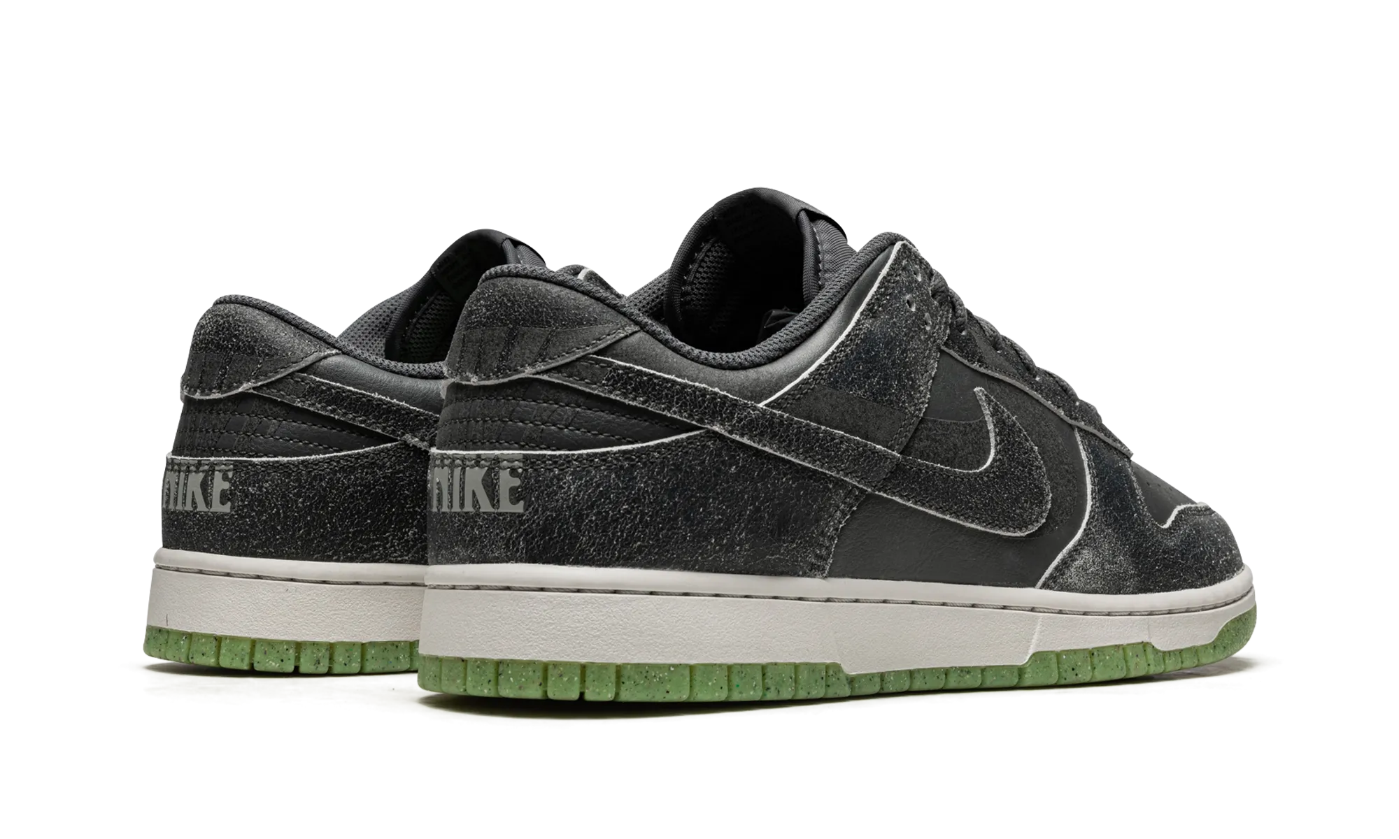 Snug Comfort Fit Dunk Low Retro PRM "Halloween 2022"
