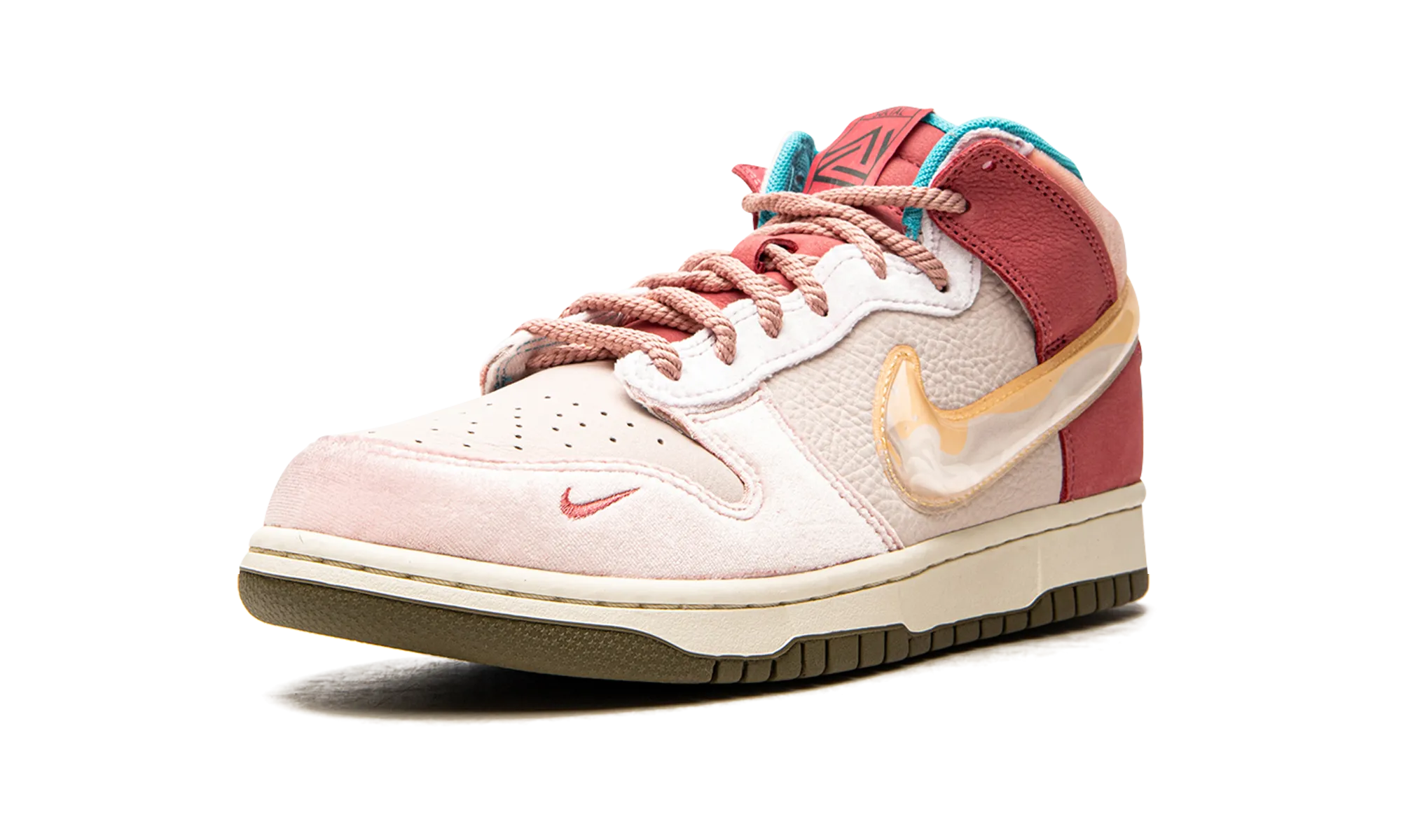 Dunk Mid "Social Status - Strawberry Chocolate" Bold Wear