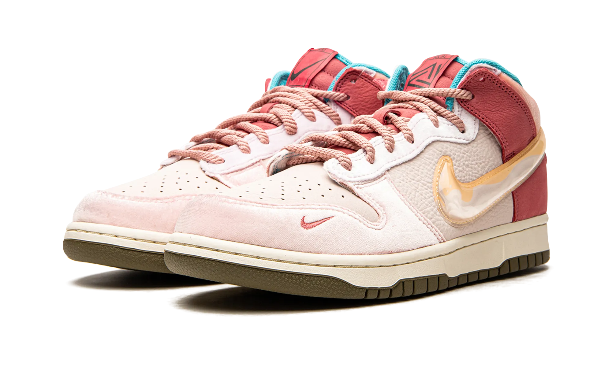Dunk Mid "Social Status - Strawberry Chocolate" Team Player Grip Fit Ride