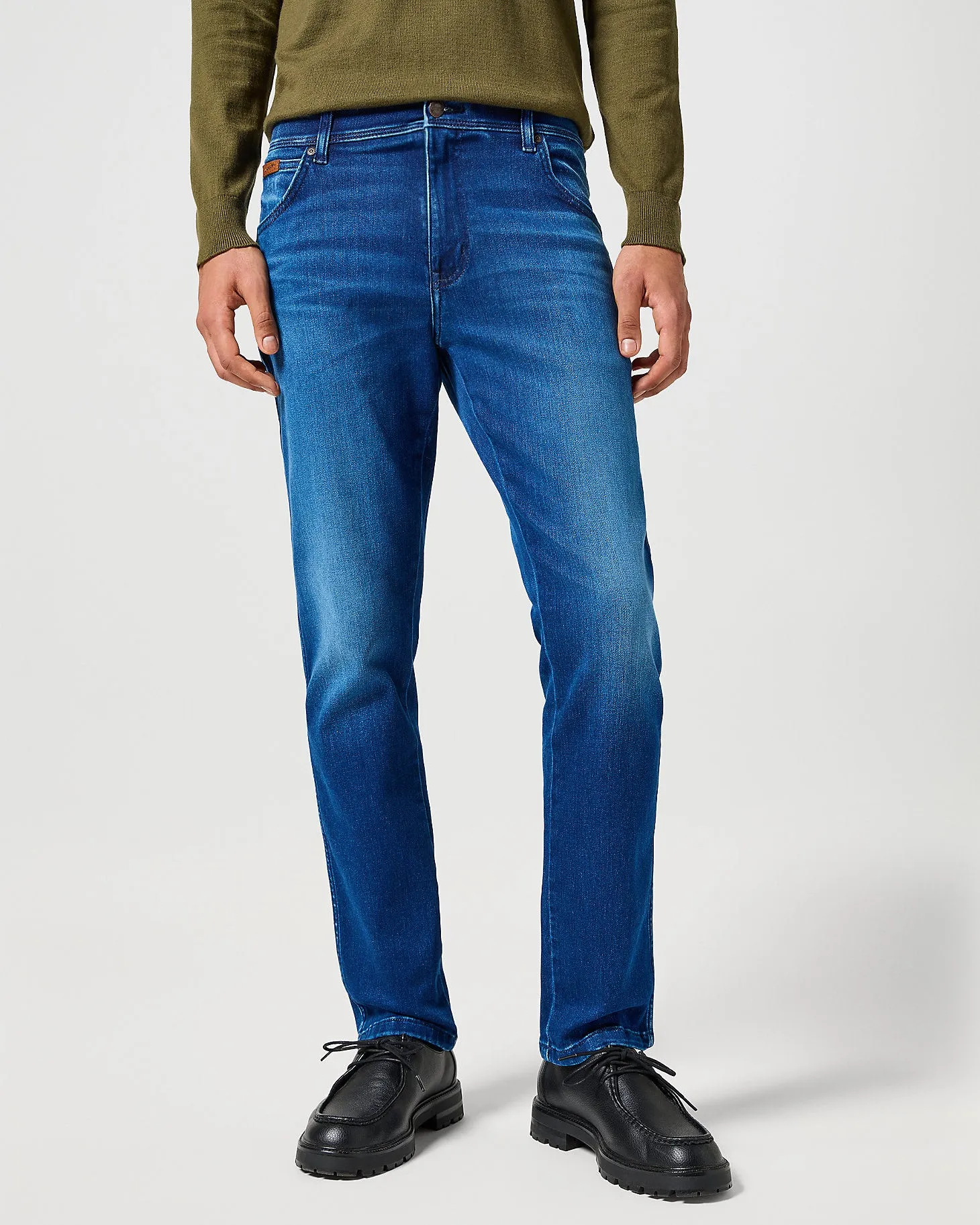 Earthy Rainy Day City Walk Style Basic Wrangler Texas SLIM Mens Jeans - Blue Jam