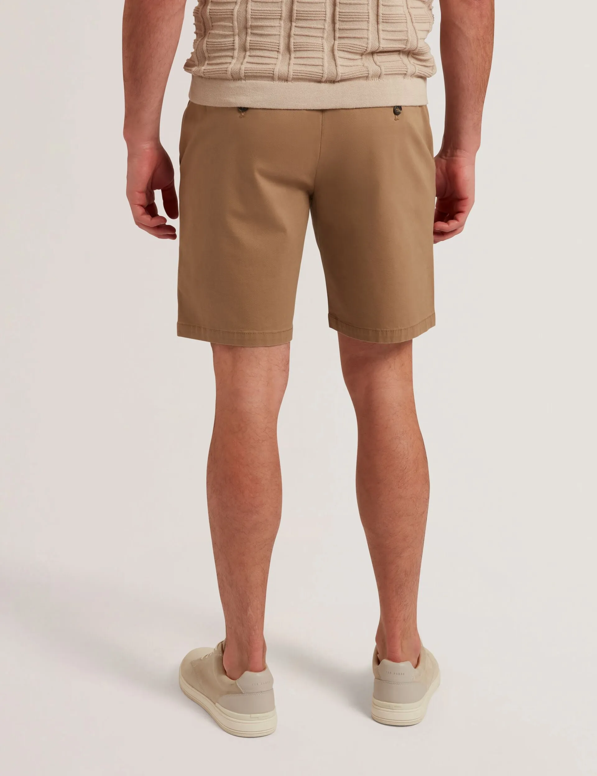 BARNHAM | TAN Casual Look