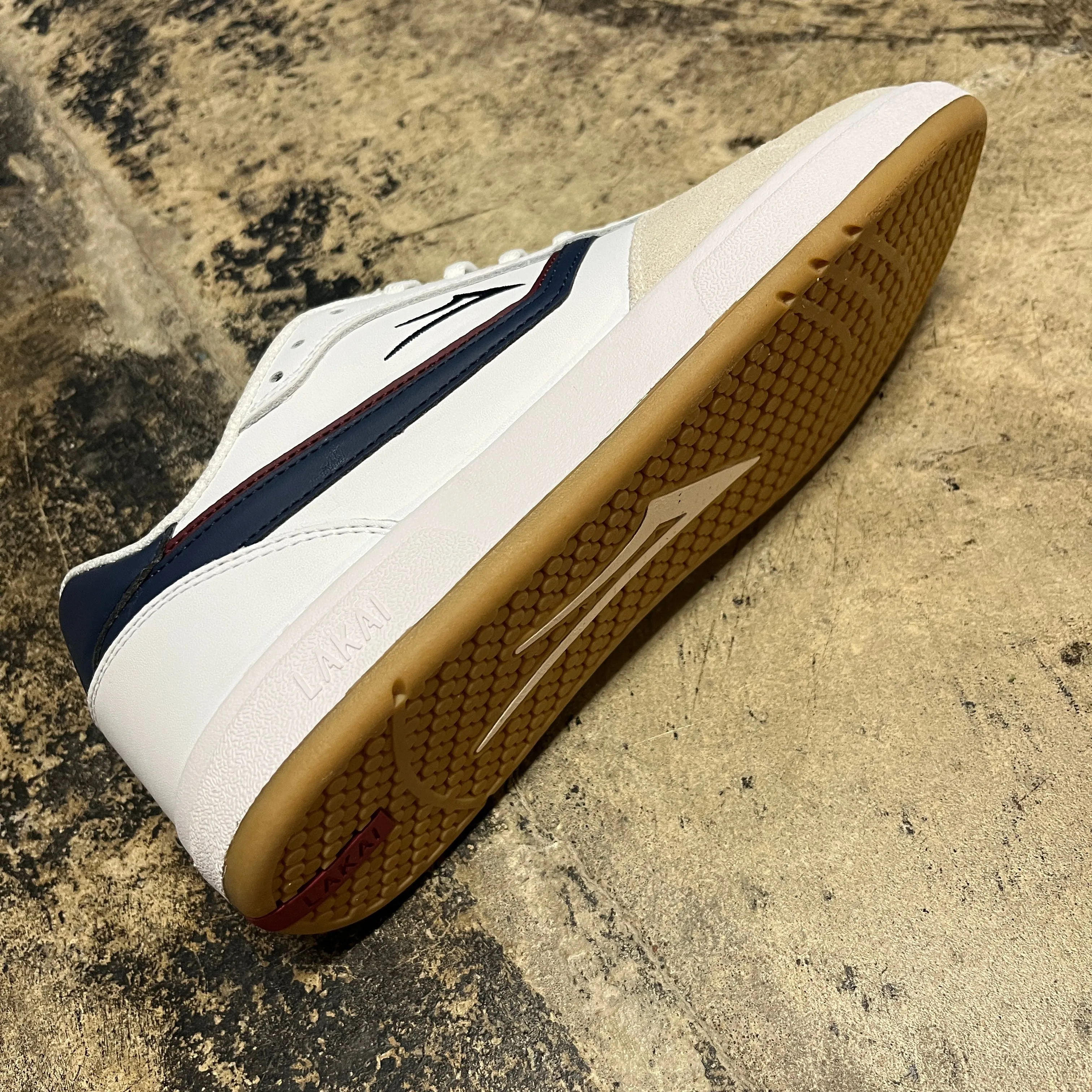 LAKAI TERRACE (WHITE/NAVY) Relaxed Style Bold Look