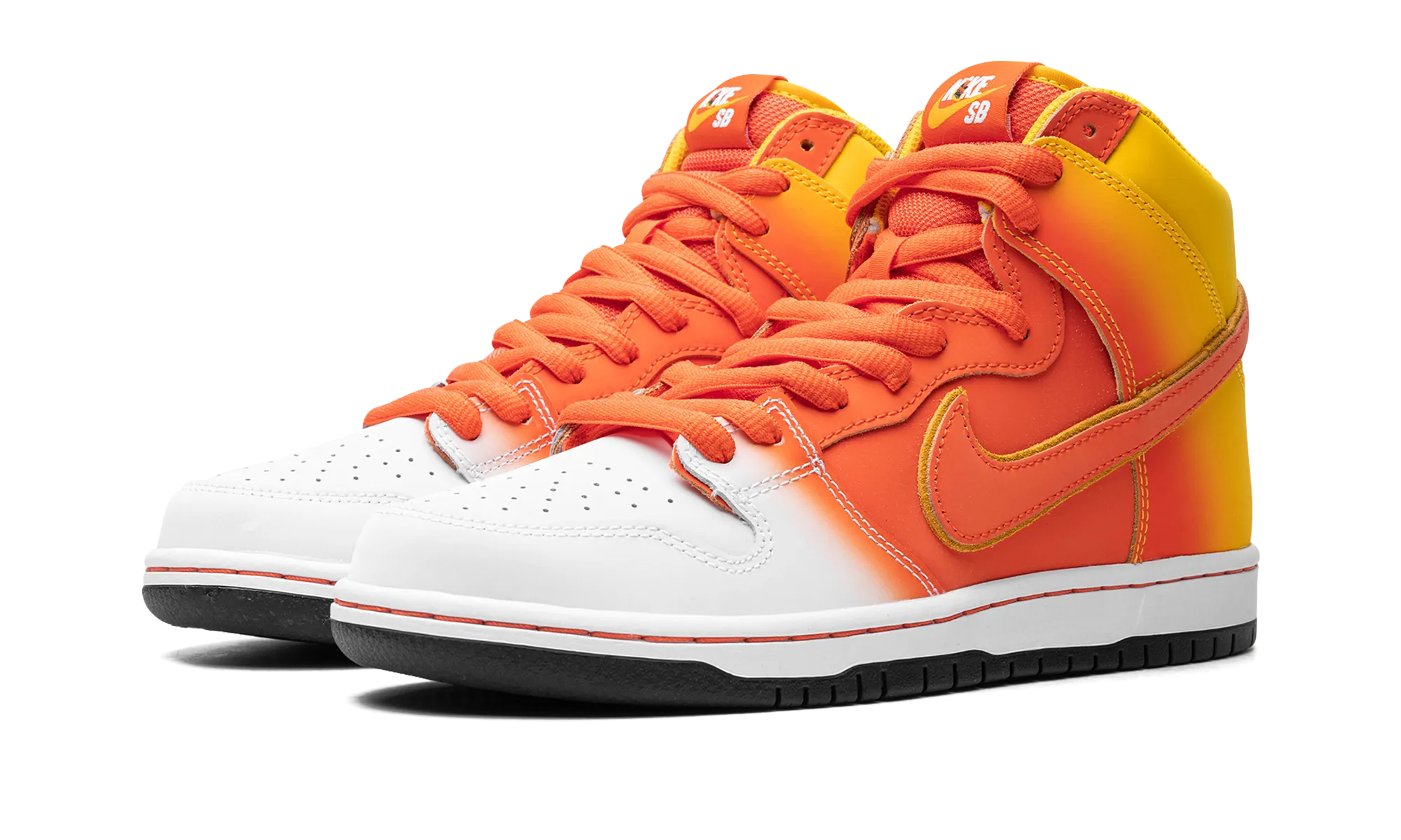 urban scene Flexible Step SB Dunk High "Sweet Tooth"