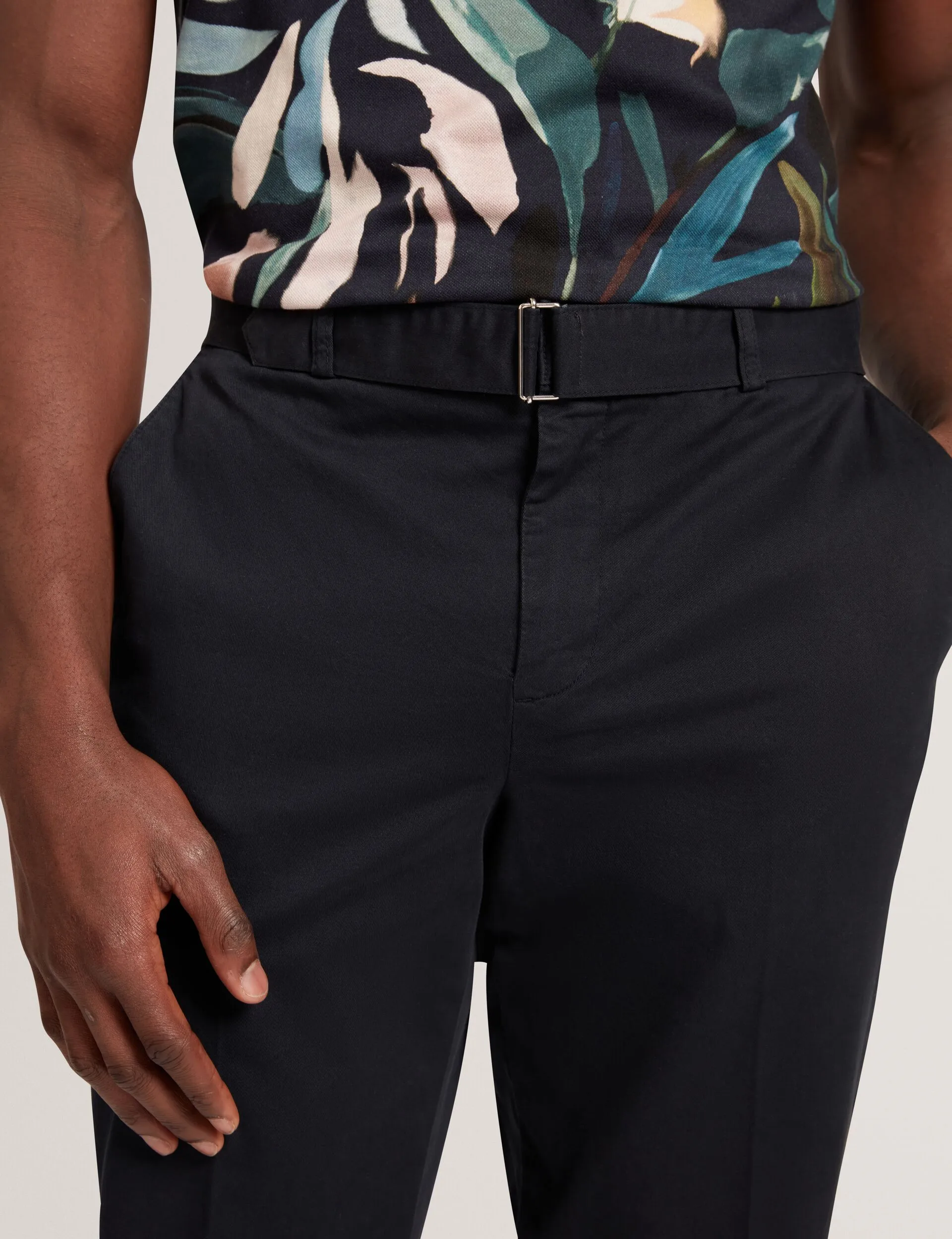 Tapered Leg Design ARMODO | BLACK