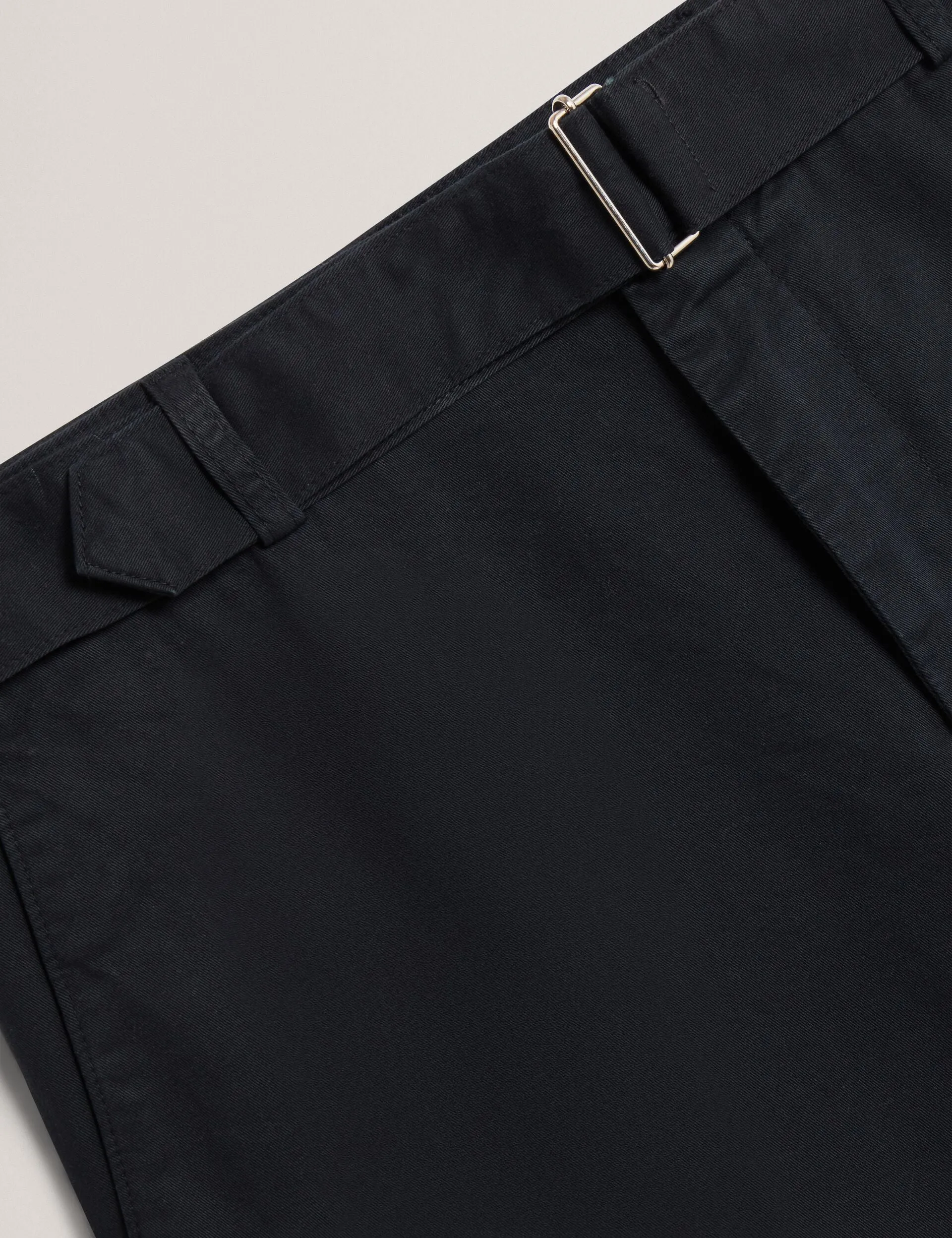 ARMODO | BLACK Light Fit