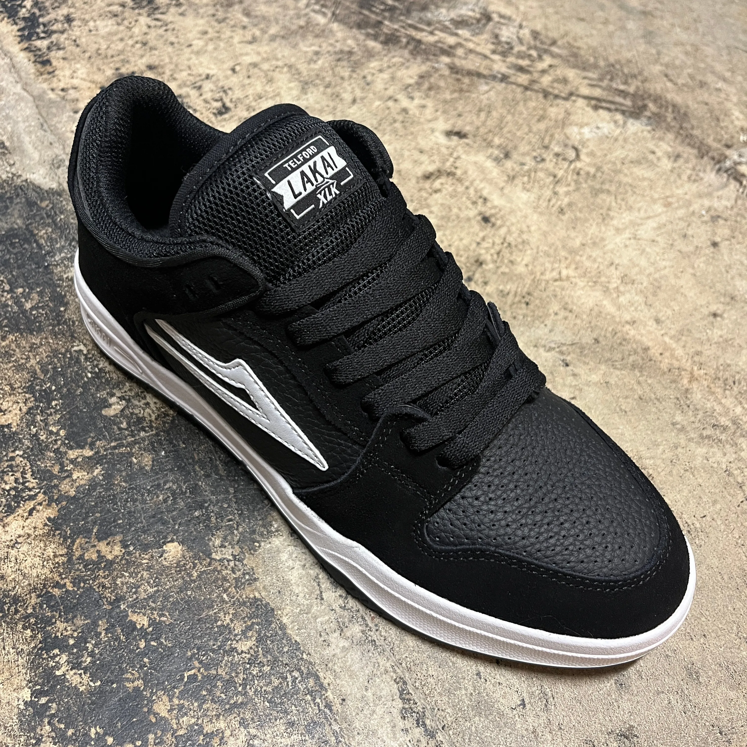 Skater Look LAKAI TELFORD LOW (BLACK)