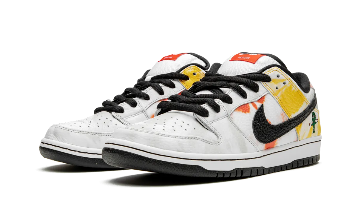 SB Dunk Low "Tie-Dye Rayguns 2019 - White" Soft Step hard sole