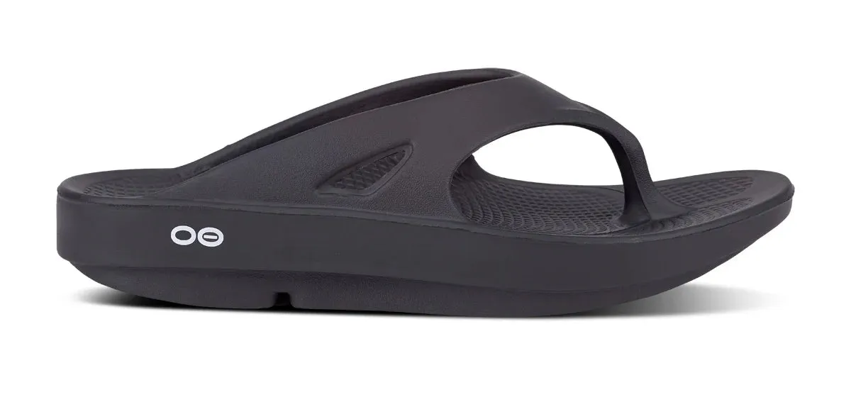 Oofos OOriginal Recovery Sandal in Black male athlete shoes