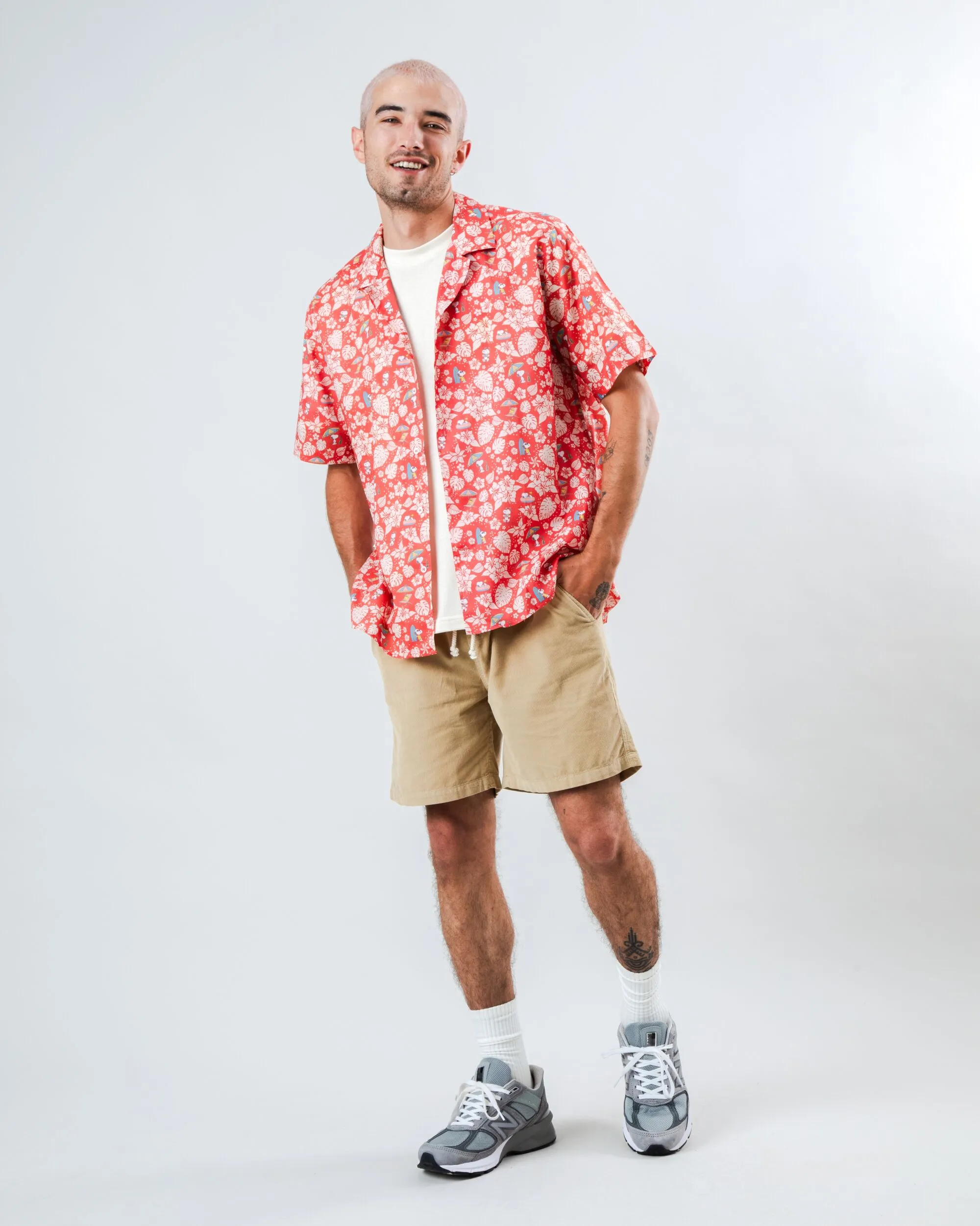 Polished Look Lightweight Feel Peanuts Tropical Aloha Red