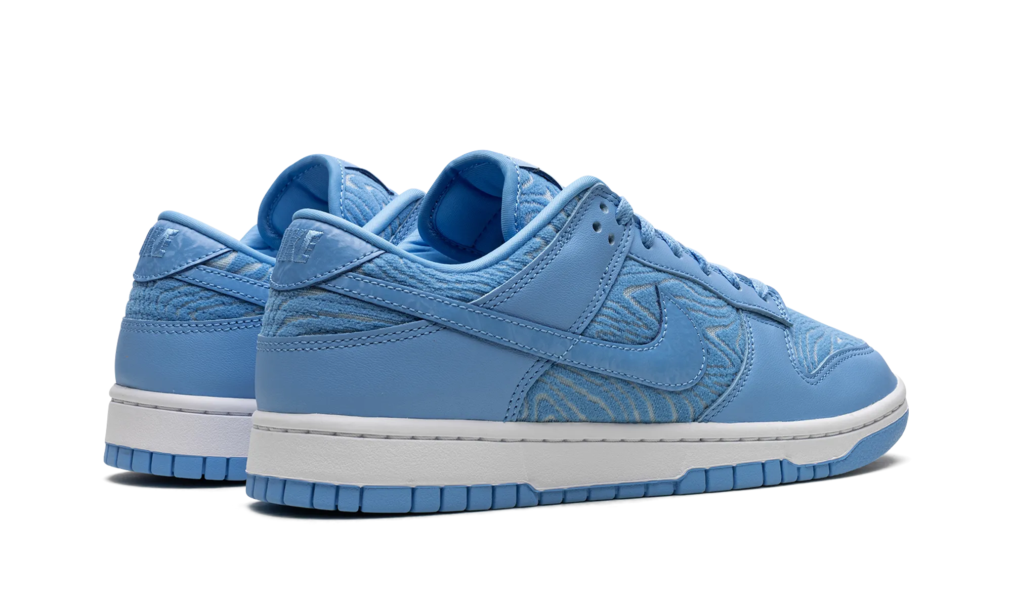 Everyday Look Dunk Low PRM "Topography University Blue"