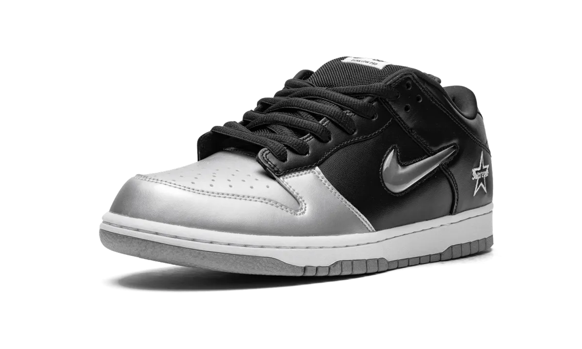 SB Dunk Low OG QS "Supreme - Jewel Swoosh Silver/Black" hypoallergenic city night