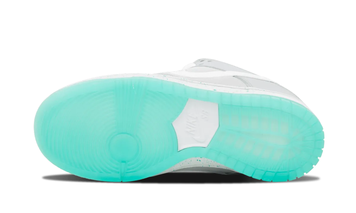 SB Dunk Low Premium "Marty McFly" Sleek lines