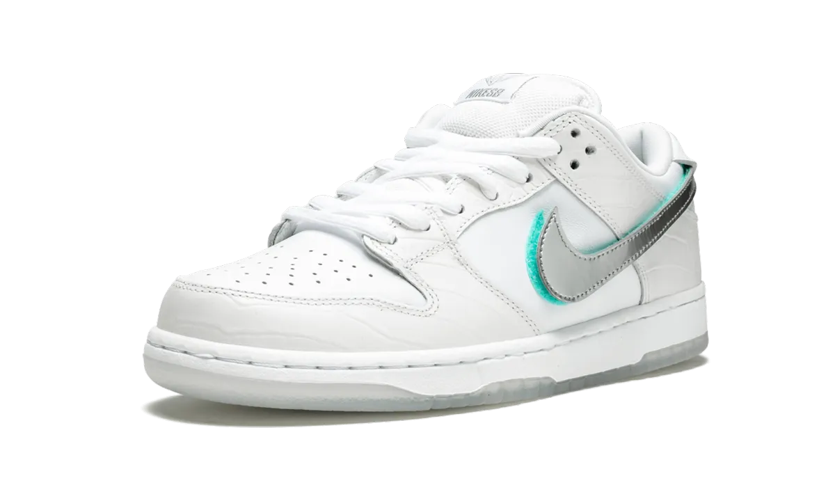 SB Dunk Low Pro OG QS "Diamond Supply White" Force Control