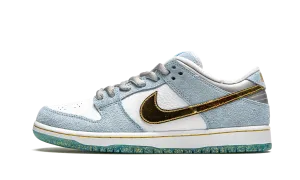 Hard landing SB Dunk Low "Sean Cliver - Holiday Special"
