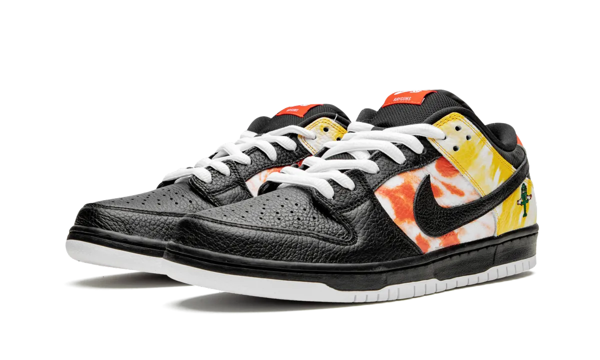 SB Dunk Low "Tie-Dye Rayguns 2019 - Black" Skater Chic Modern Youth