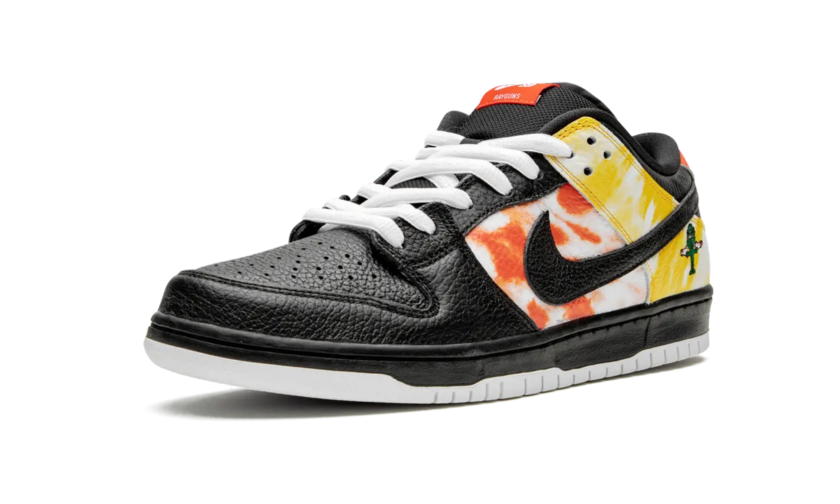 Street Flex Anti Slip Feature SB Dunk Low "Tie-Dye Rayguns 2019 - Black"