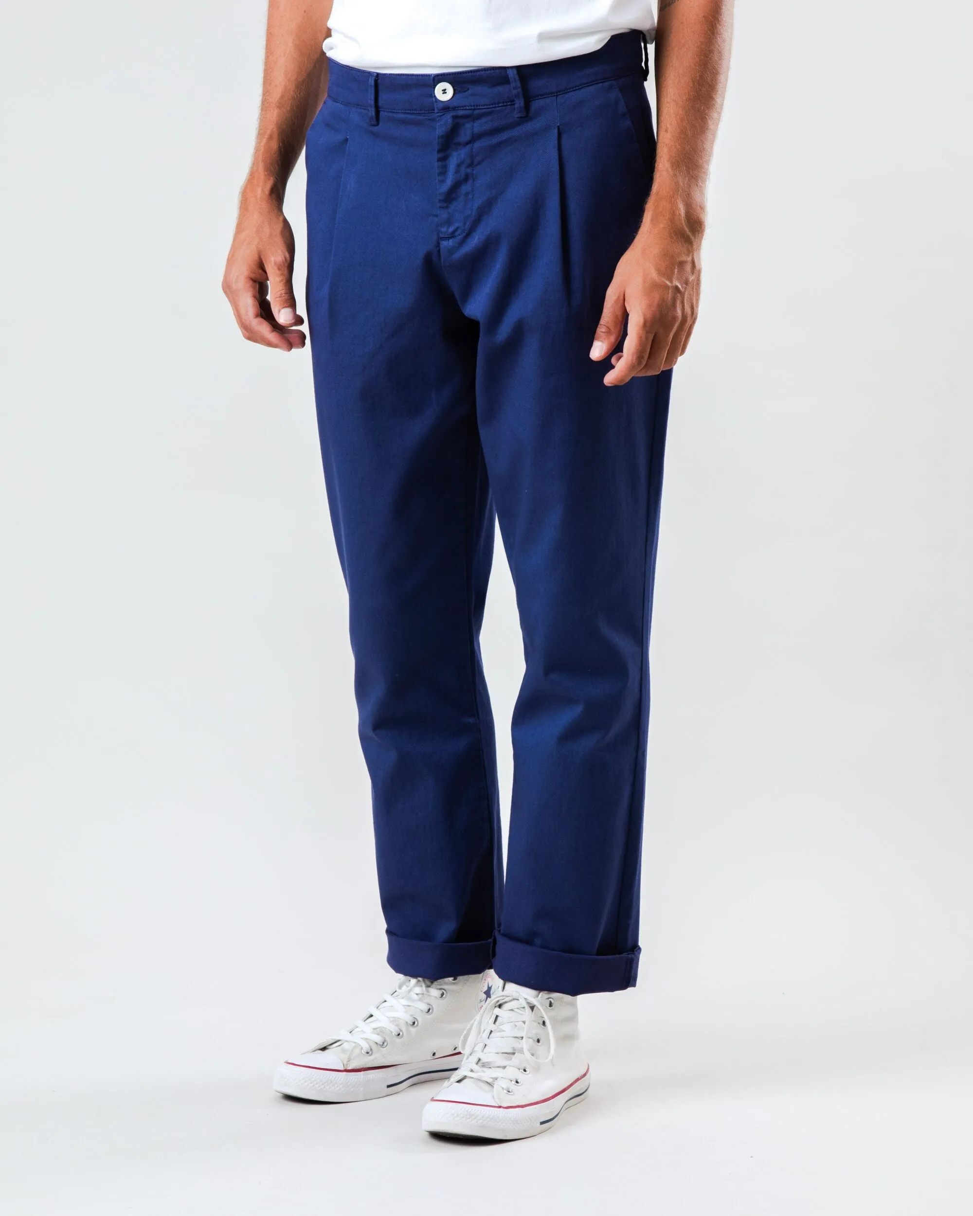 Comfortable Layering Pleated Chino Navy
