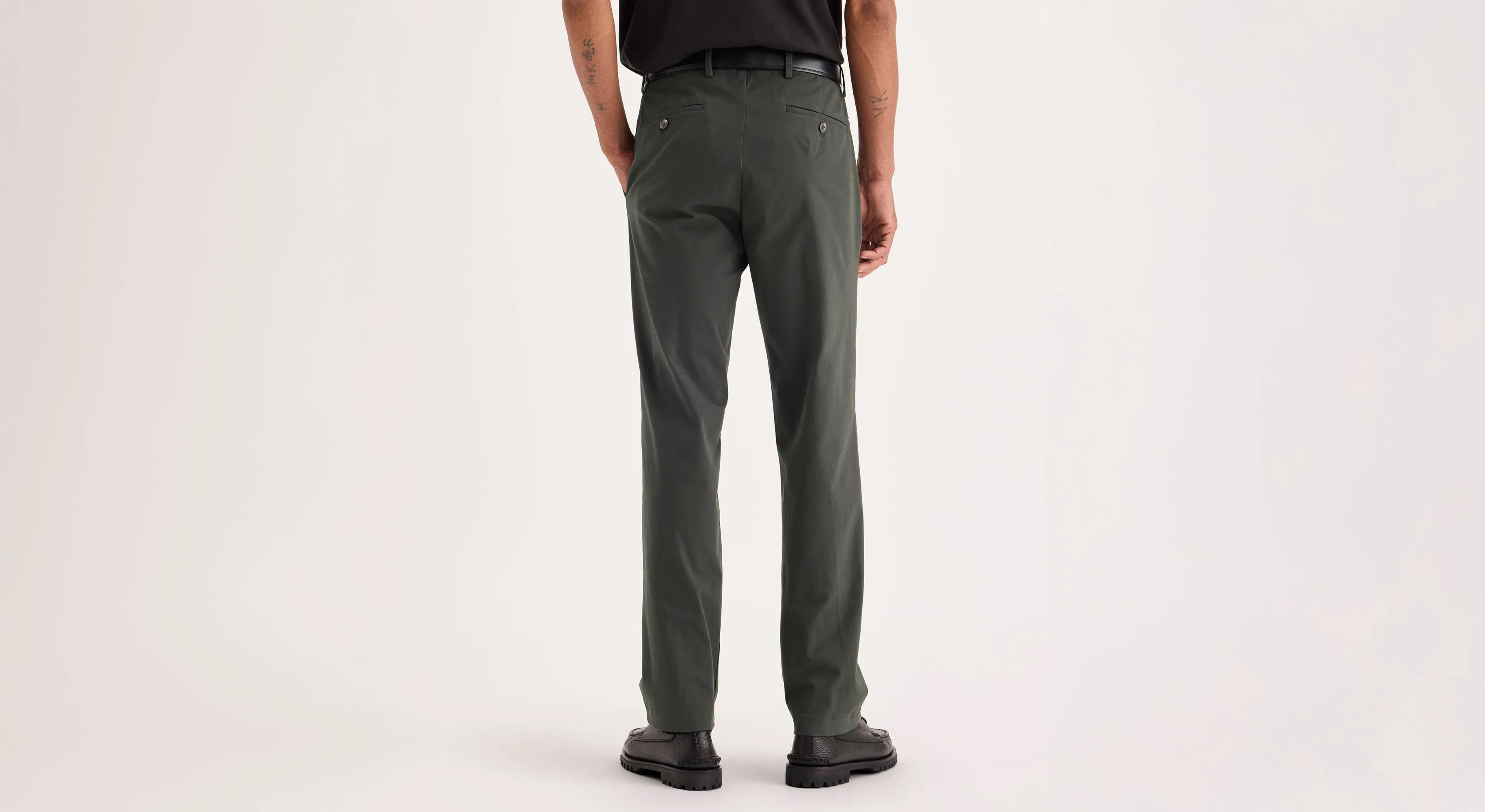 SeamlessPocketDesign Crafted Khaki Pants, Slim Fit