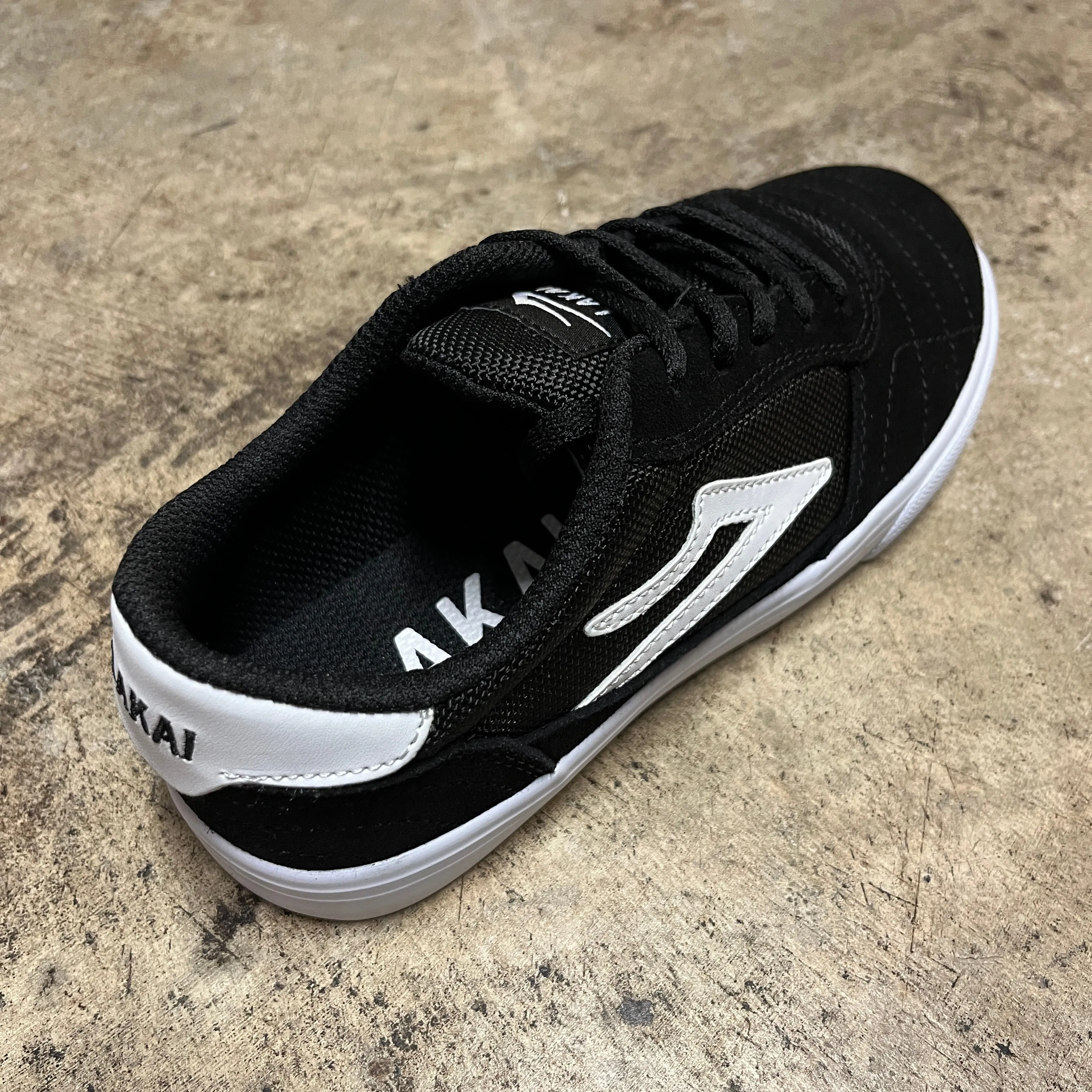 LAKAI CAMBRIDGE KIDS (BLK/WHT) Freestyle Ride Fit