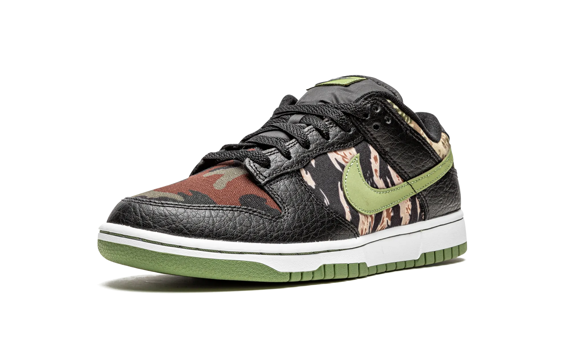 Dunk Low "Black Multi-Camo" Urban Grip Skate Style