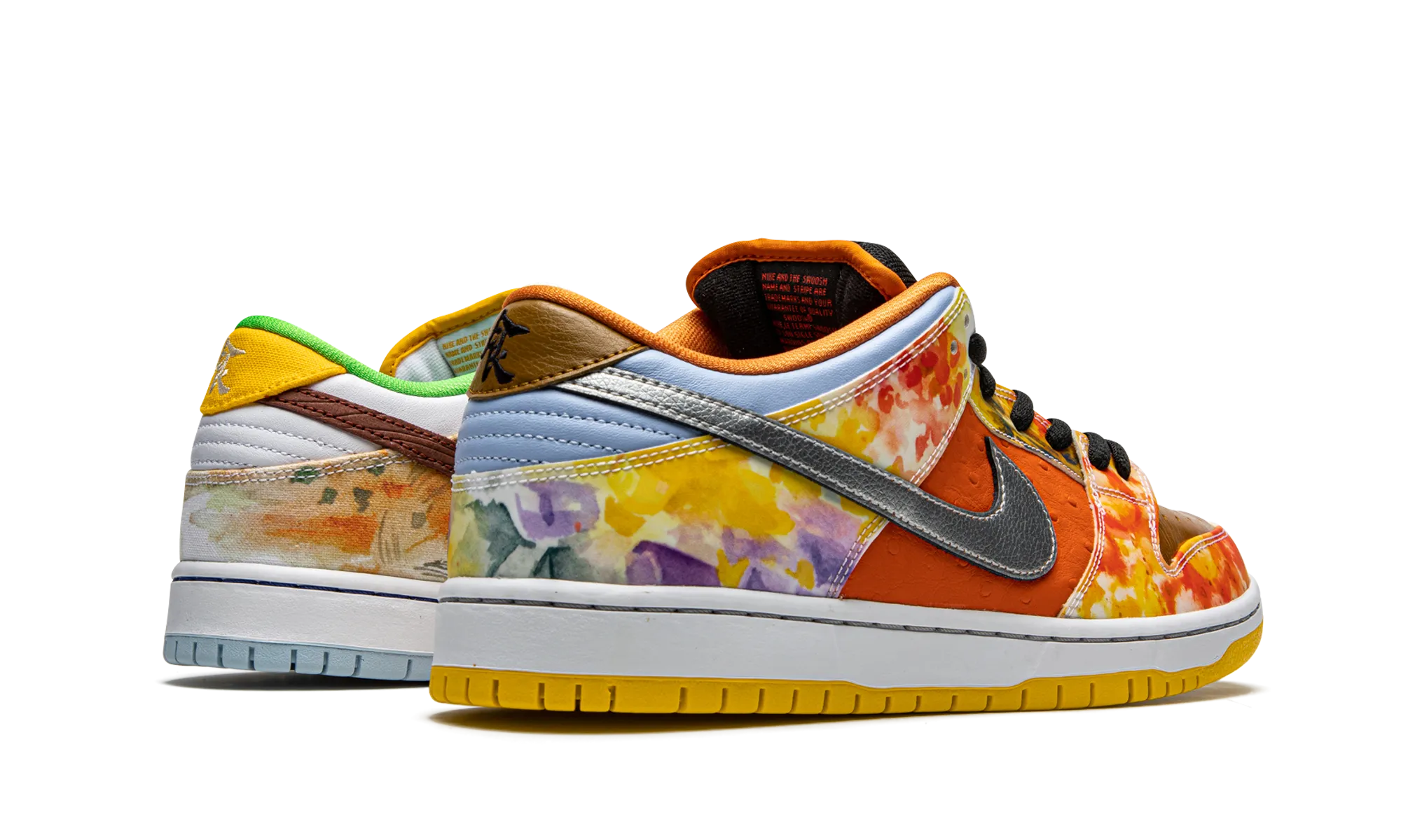 SB Dunk Low "Street Hawker" lace up closure