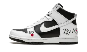 SB Dunk High "Supreme - By Any Means - White/Black" Energy return