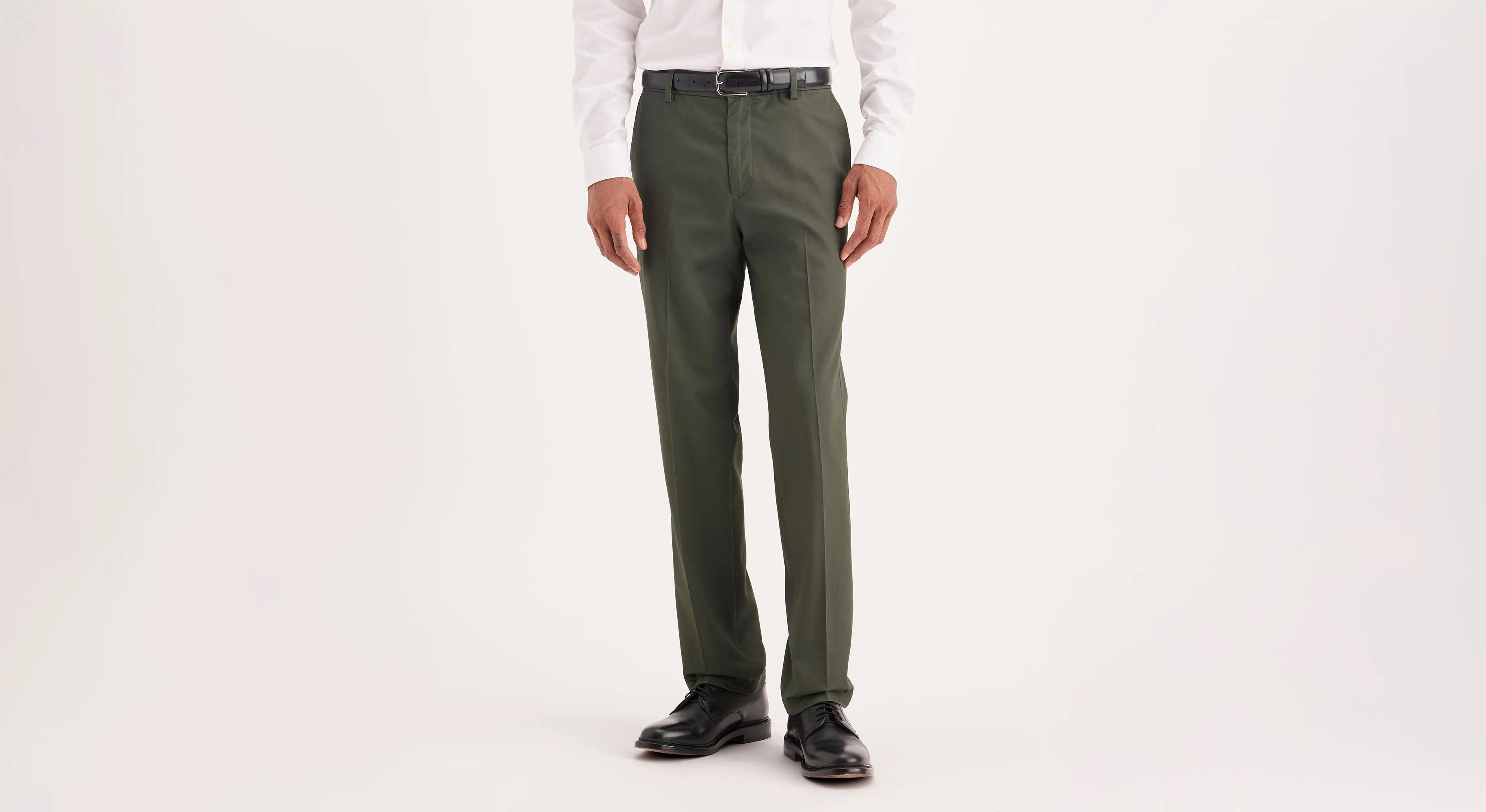 Signature Iron Free Khakis, Slim Fit with Stain Defender? Basic Style Athletic Comfort