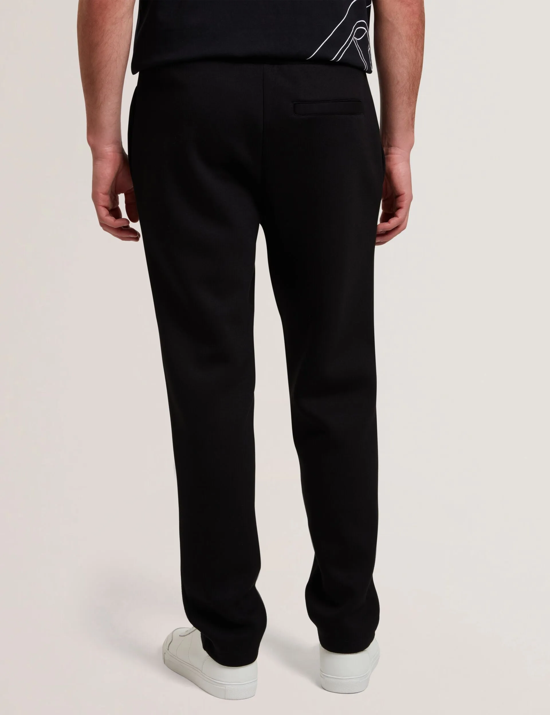 UAVER | BLACK Casual Chic Look Active Layer