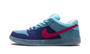 SB Dunk Low "Run The Jewels" lace up closure