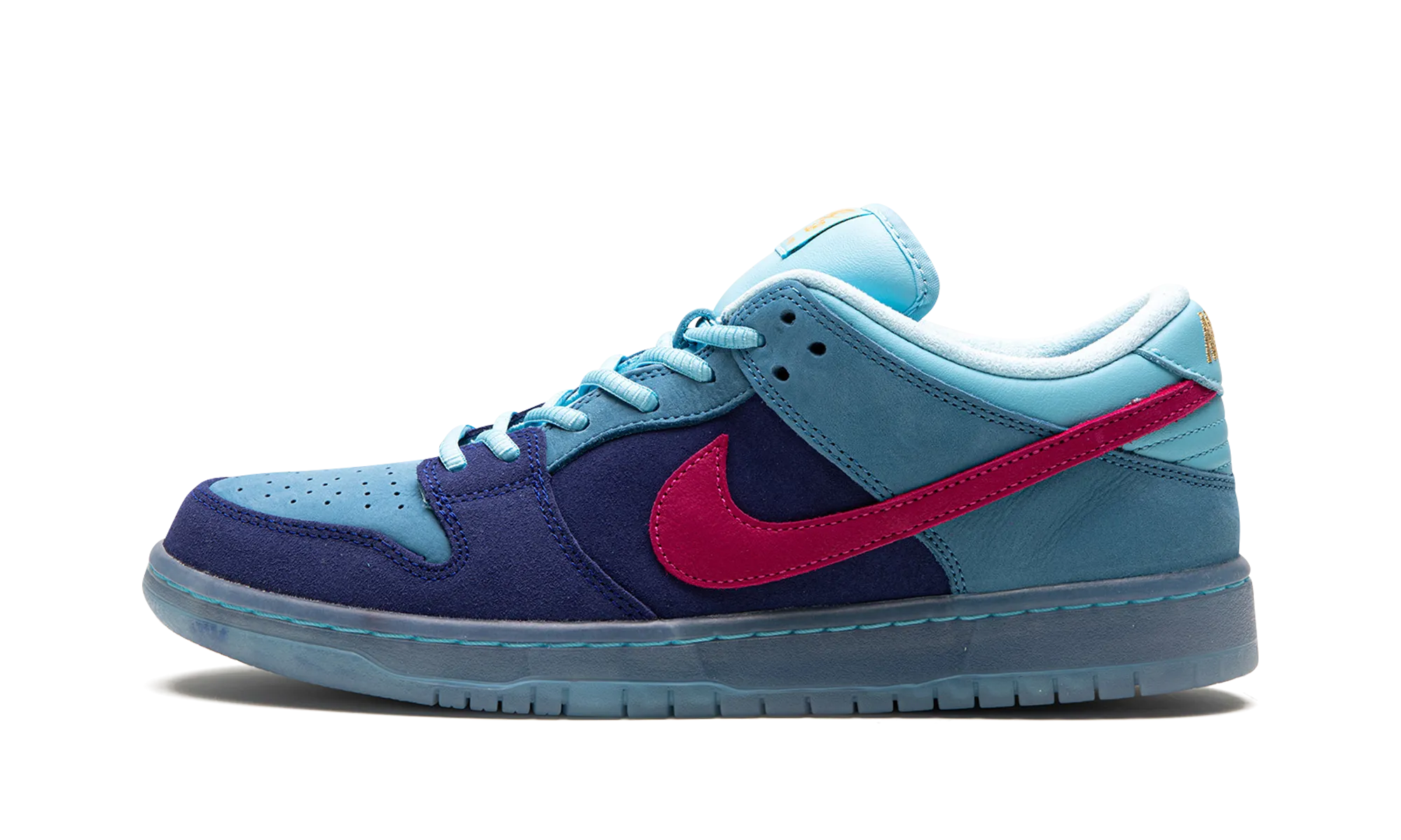 SB Dunk Low "Run The Jewels" lace up closure