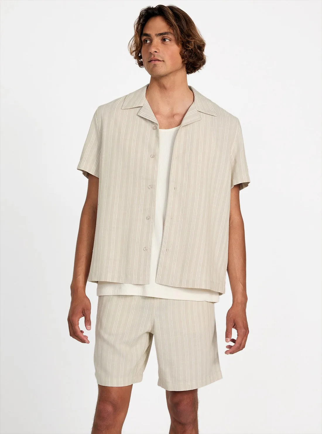 Versatile Outfit Eco Beige Fletcher Linen Shirt