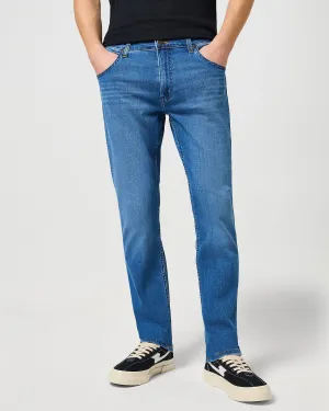 Stylish Look Perfect For Daily Wrangler Greensboro Regular Fit Mens Jeans - Softwear